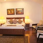 Heeren Palm Suites